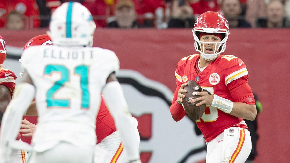Chiefs vs. Dolphins: Time, how to live stream on Peacock, odds, pick for Saturday NFL playoff game - CBSSports.com