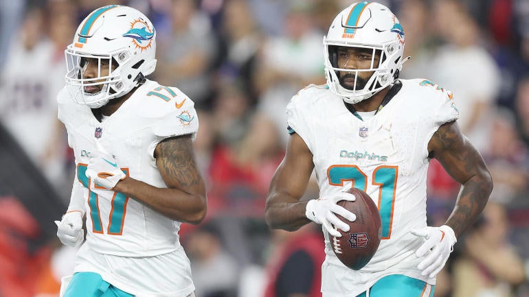 2024 NFL playoffs: Dolphins' Jaylen Waddle, Raheem Mostert will play vs ...