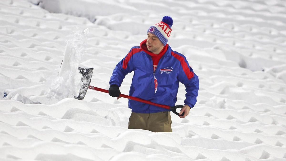 2025 NFL playoffs Bills ask for help shoveling snow ahead of