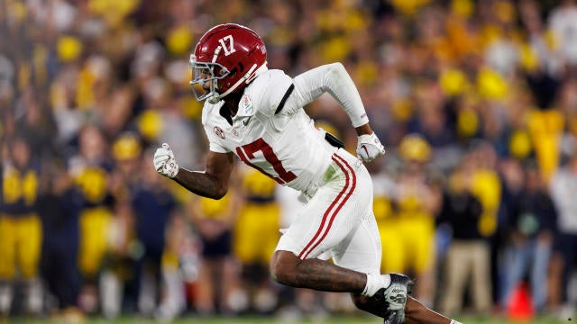 Late Kick: Alabama Transfer WR Isaiah Bond Choses Texas