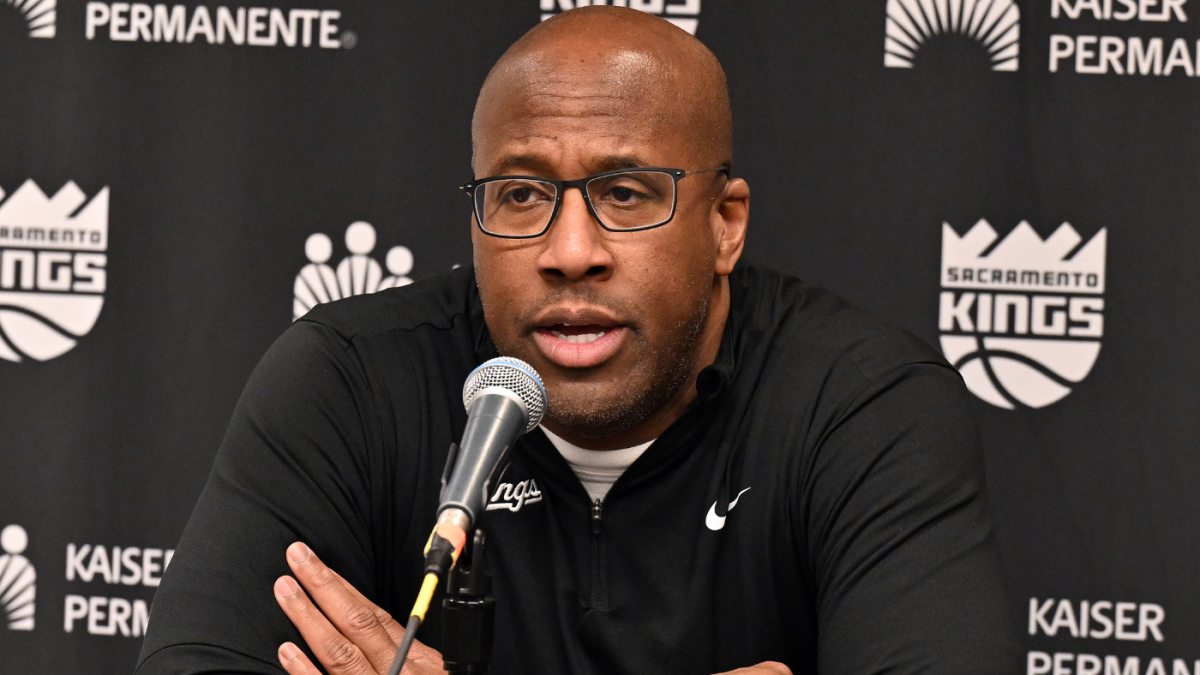 Kings Coach Mike Brown Fined By Nba For On Court Actions Off