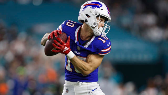 NFL on CBS: Khalil Shakir makes diving catch in end for Bills' go-ahead