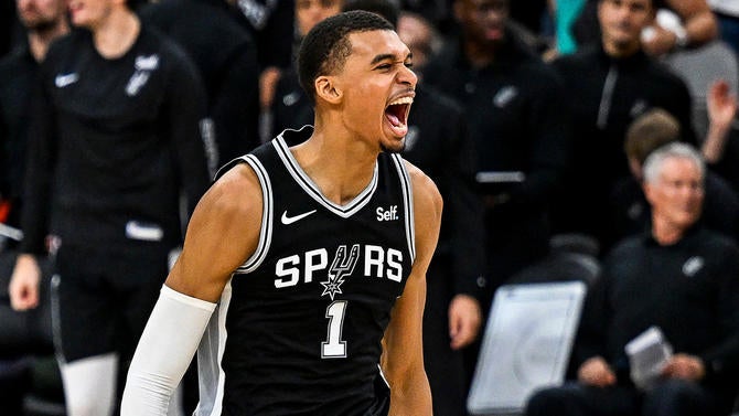BASKET-NBA-SPURS-ROCKETS