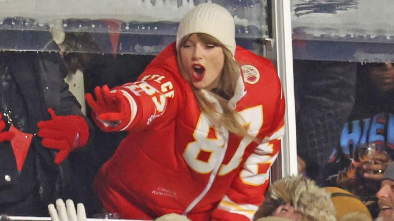 getty-taylor-swift-travis-kelce-chiefs.jpg