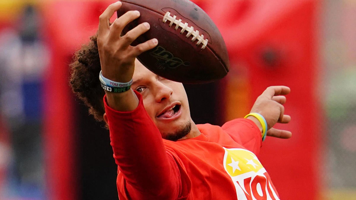 2024 Super Bowl early bold predictions Chiefs’ Patrick Mahomes catches