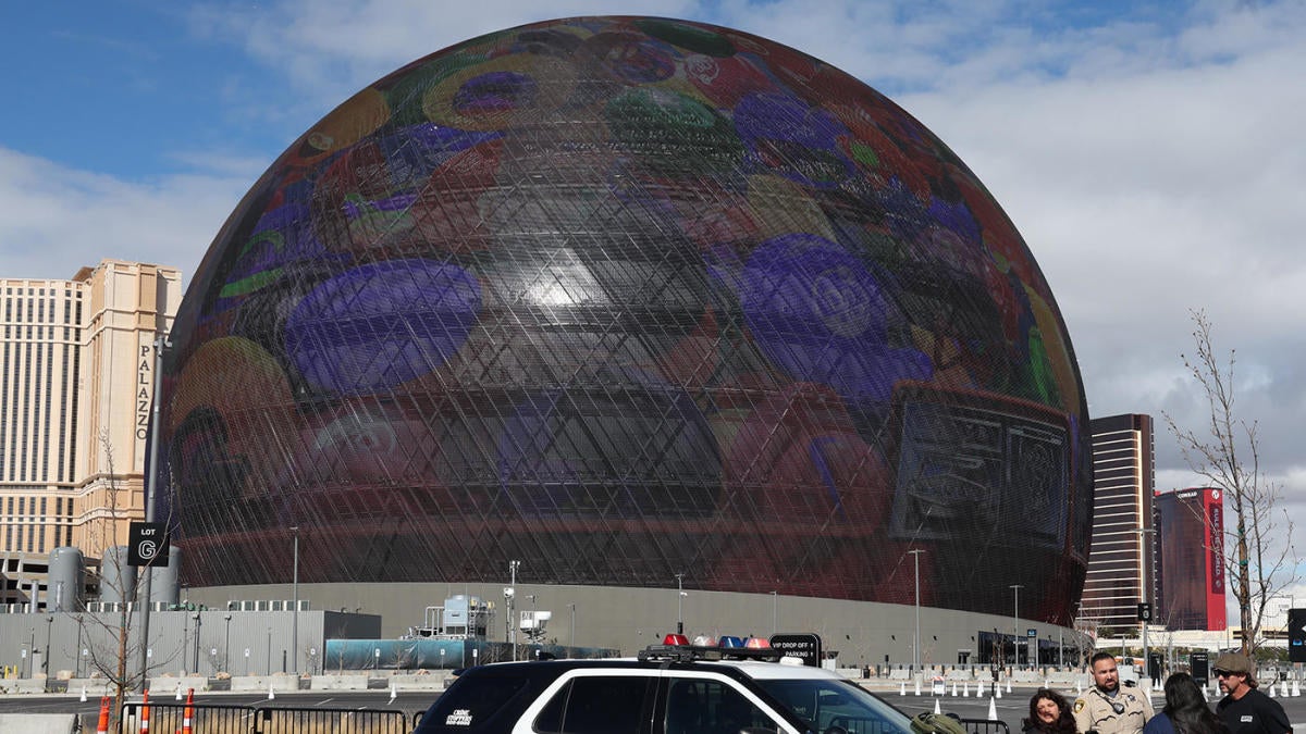 2024 Super Bowl: Man pulls off crazy stunt by illegally climbing to the top of the Sphere in Las Vegas 2024 Super Bowl: Man pulls off crazy stunt by illegally climbing to the top of the Sphere in Las Vegas
