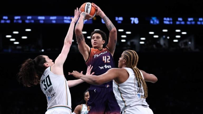 britney-griner-breanna-stewart-getty.jpg