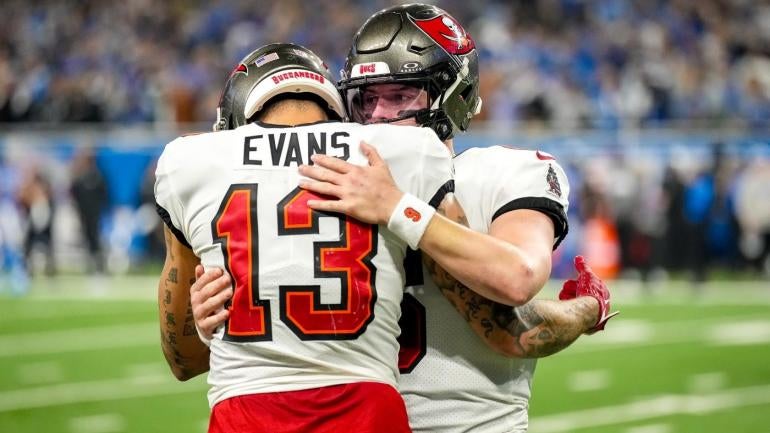 mike-evans-baker-mayfield.jpg