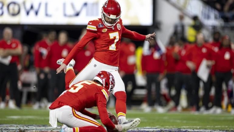 Chiefs' Harrison Butker Sends Jersey To Lisa Lopez-Galvan's Family ...