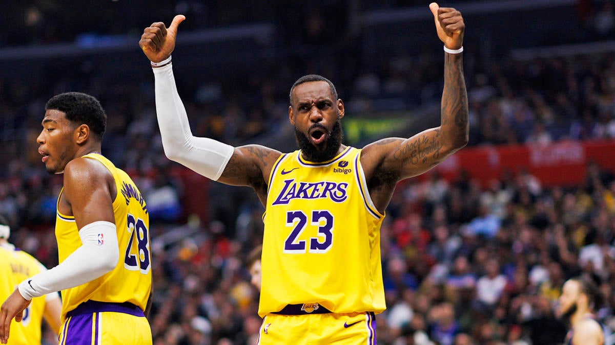 LeBron James single-handedly outscores Clippers in fourth quarter as Lakers  come back from 21-point deficit - CBSSports.com