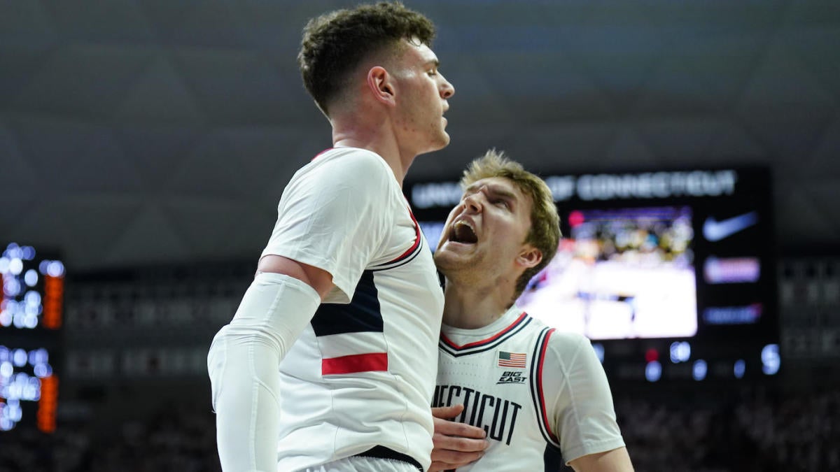 College basketball rankings, grades: UConn earns 'A+', Kansas gets a 'D