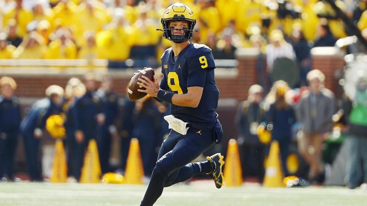 2024 NFL Mock Draft: J.J. McCarthy sneaks into top 3 as 4 QBs go top 5; AFC contender trades up for WR