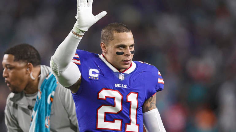 gettyimages-1443046632-jordan-poyer-bills-pregame-ford-2022-1400.jpg
