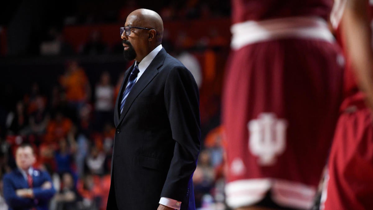 Bloomington, United States. 02nd Oct, 2021. Indiana University Men's  Basketball Coach Mike Woodson coaches during Hoosier Hysteria at Simon  Skjodt Assembly Hall. Credit: SOPA Images Limited/Alamy Live News Stock  Photo - Alamy