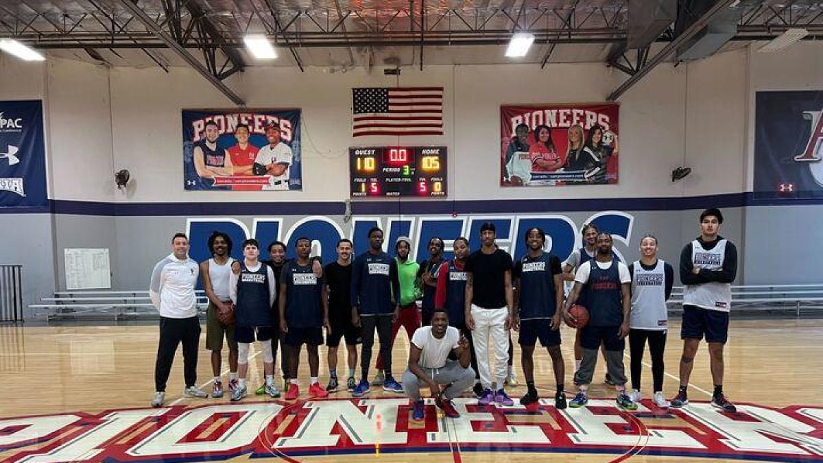 Even as Antelope Valley shutters, its basketball teams remain alive ...