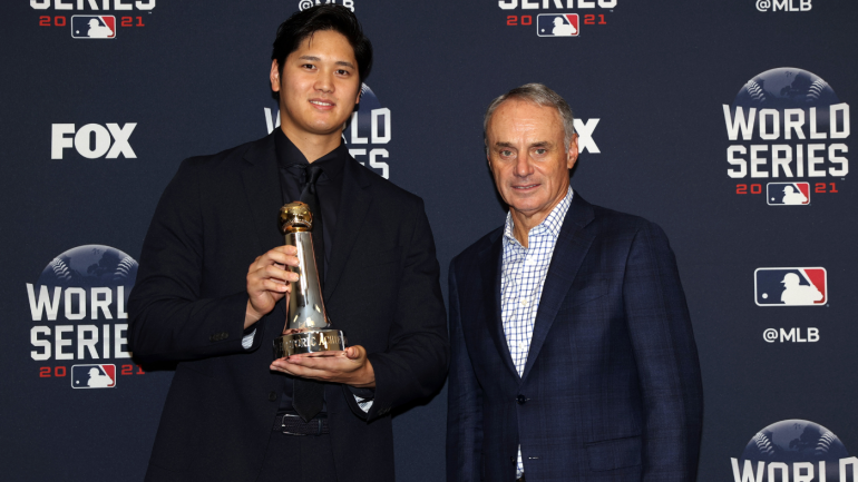 ohtani-manfred-getty.png