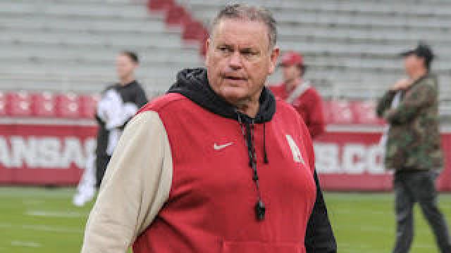 Sam Pittman working with offensive line during spring drills