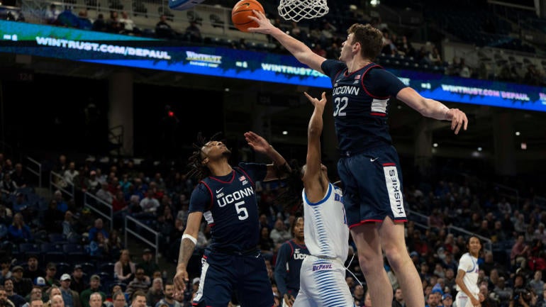 COLLEGE BASKETBALL: FEB 14 UConn at DePaul