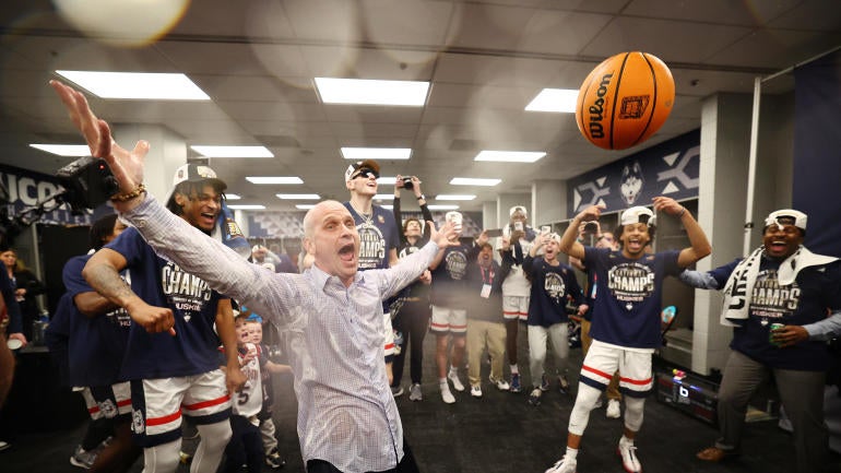 UConn coach Dan Hurley joins brother Bobby, former Duke star, as repeat ...