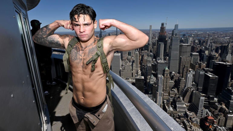 ryan-garcia-pose-empire-state-building.jpg