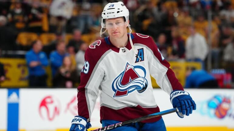 nathan-mackinnon-avalanche.jpg