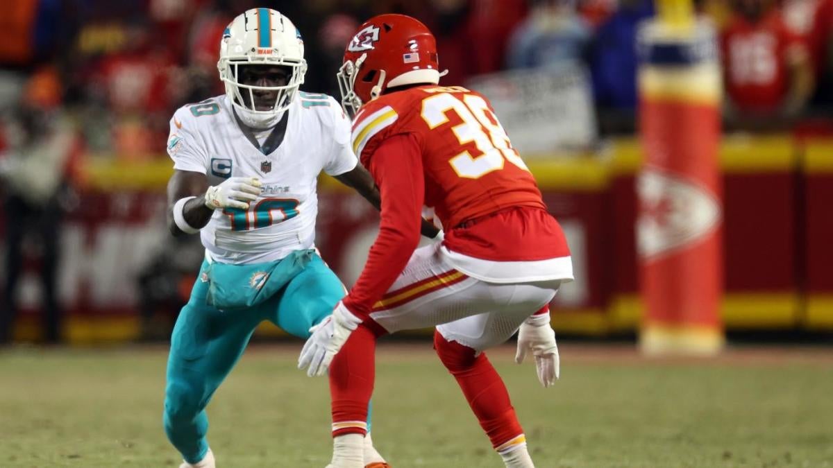 Dolphins star Tyreek Hill reveals why he got called out by his own head coach after playoff loss to Chiefs Dolphins star Tyreek Hill reveals why he got called out by his own head coach after playoff loss to Chiefs