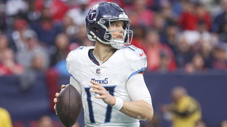 gettyimages-1450140435-ryan-tannehill-titans-qb-pregame-2022-1400.jpg