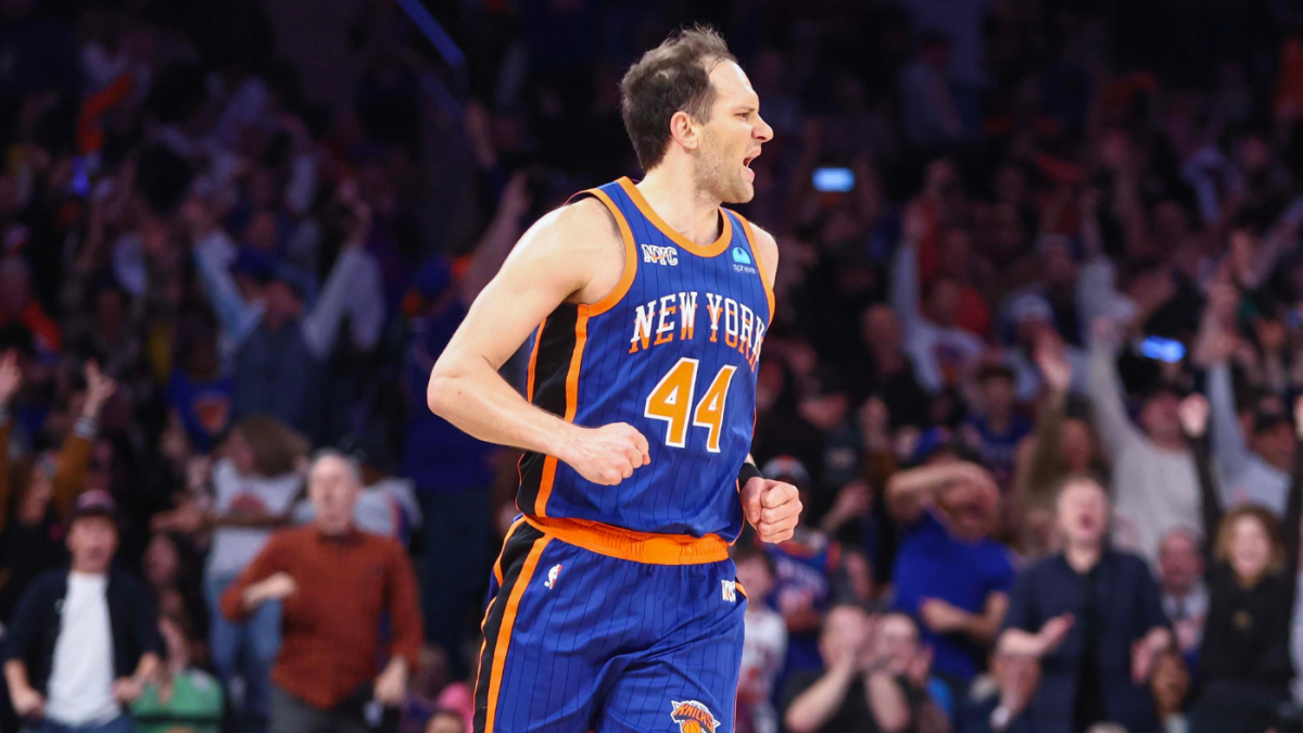 Knicks' Bojan Bogdanovic to undergo foot surgery after exiting Game 4 early, will miss rest of NBA playoffs