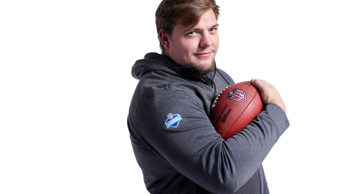 LOOK: Raiders rookie Jackson Powers-Johnson accidentally knocks over trainer during first minicamp practice LOOK: Raiders rookie Jackson Powers-Johnson accidentally knocks over trainer during first minicamp practice