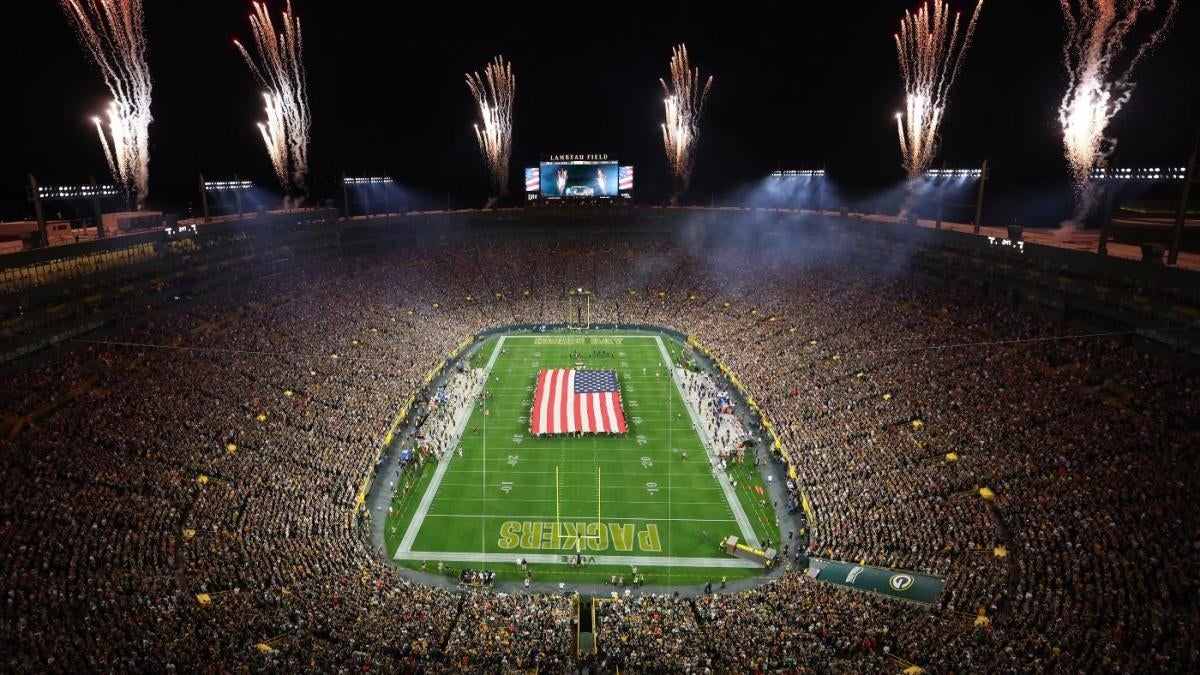 Packers show off rare sighting of Northern Lights over Lambeau Field