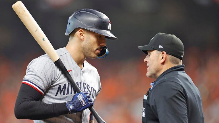 carlos-correa-twins-umpire-g.jpg