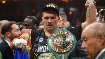 oleksandr-usyk-belts.jpg