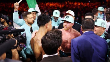 canelo-alvarez-hug.jpg