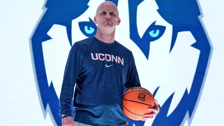 dan-hurley-uconn-g2.jpg