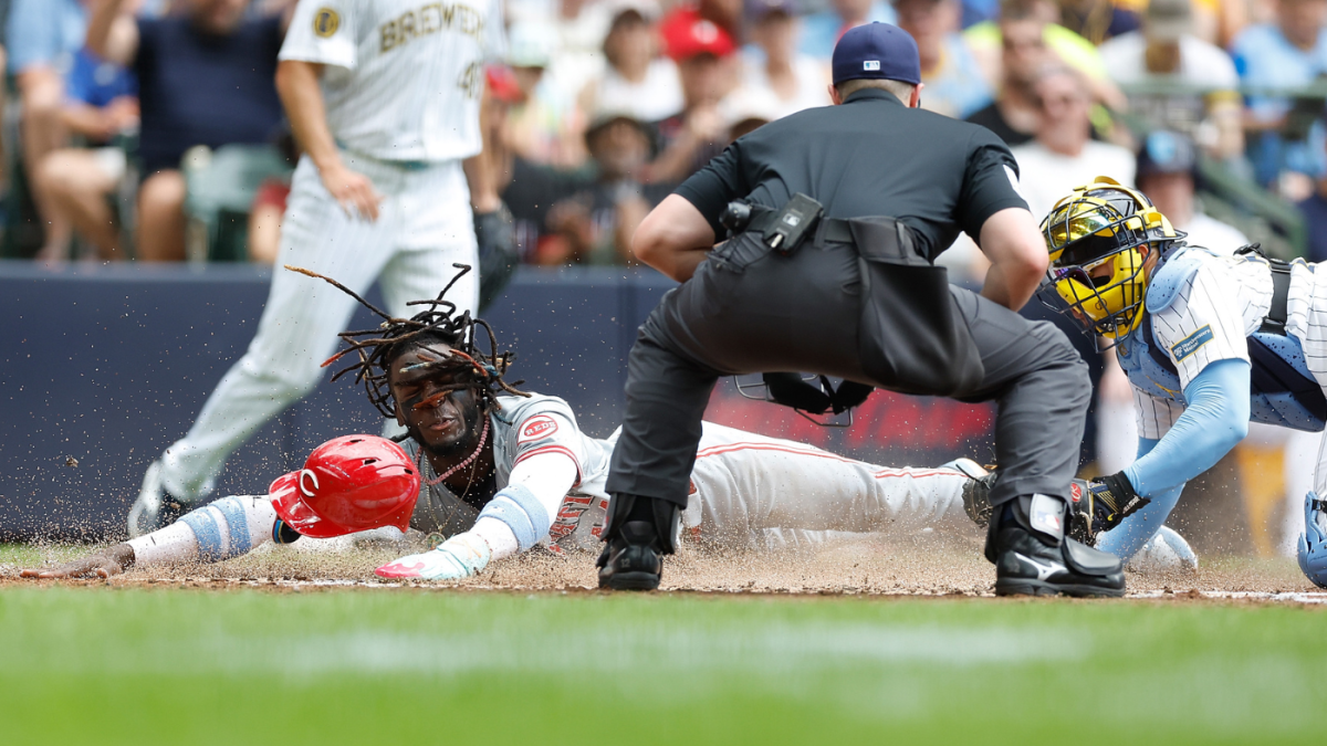 WATCH: Reds' Elly De La Cruz scores from second base against Brewers on botched pickoff attempt - CBSSports.com