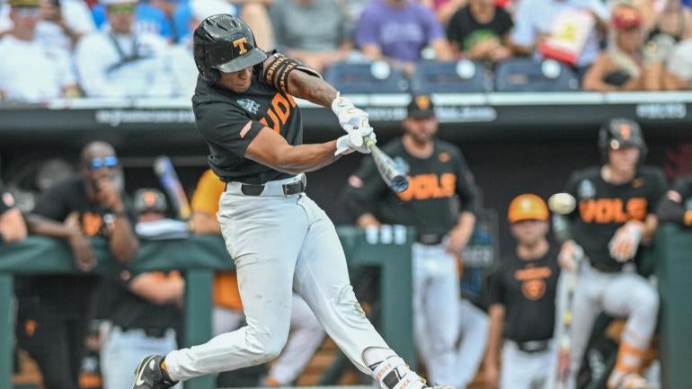 christian-moore-tennessee-volunteers-baseball-usatsi.jpg
