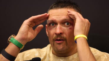 oleksandr-usyk-hands.jpg