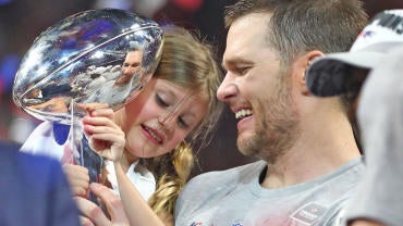 usatsi-tom-brady-patriots-lombardi-trophy.jpg