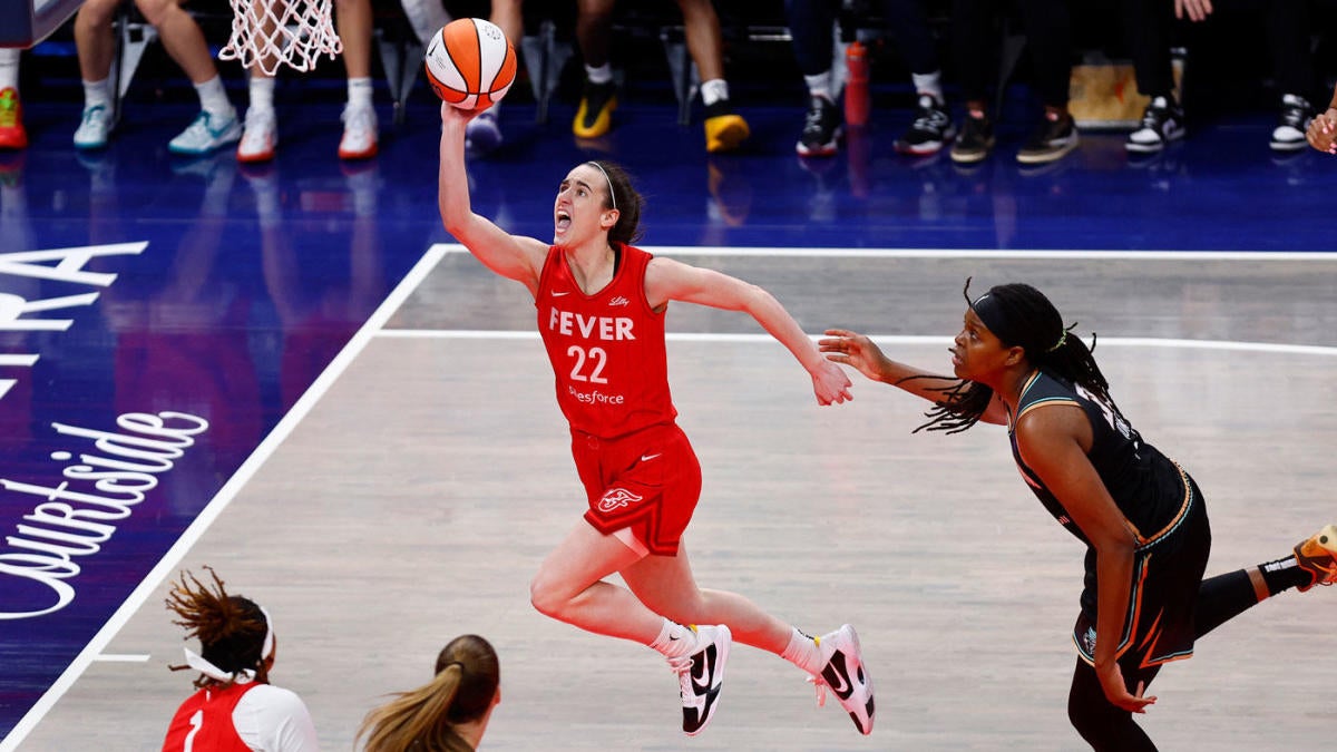 Fever vs. Liberty score: Caitlin Clark, Indiana rally in fourth quarter to  take down Breanna Stewart, New York - CBSSports.com