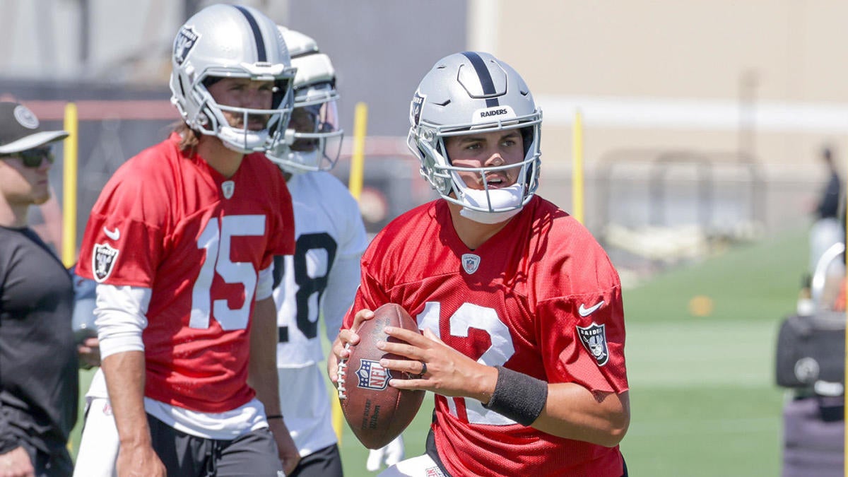 Davante Adams weighs in on Raiders QB competition, reveals who he thinks is favored to win starting job Davante Adams weighs in on Raiders QB competition, reveals who he thinks is favored to win starting job