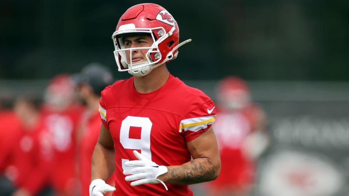 LOOK: Chiefs' Patrick Mahomes connects with rugby star-turned-RB Louis Rees-Zammit at training camp LOOK: Chiefs' Patrick Mahomes connects with rugby star-turned-RB Louis Rees-Zammit at training camp