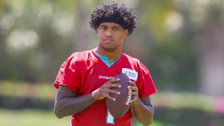 getty-tua-tagovailoa-dolphins.jpg