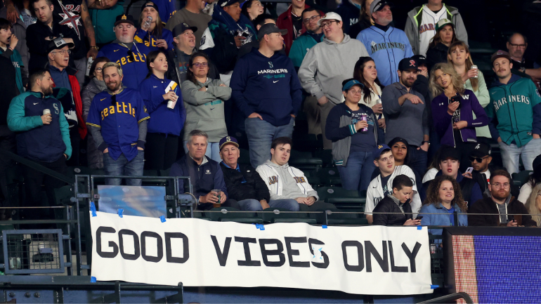 mariners-fans-getty.png
