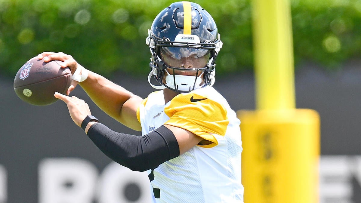 Steelers training camp: Justin Fields takes QB1 reps as Russell Wilson misses opening day, passes first test Steelers training camp: Justin Fields takes QB1 reps as Russell Wilson misses opening day, passes first test