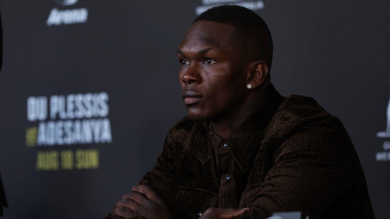 israel-adesanya-frustrate-305.jpg