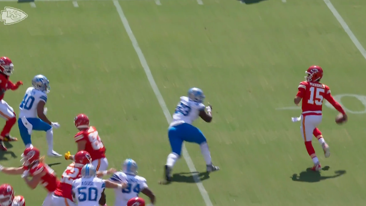 WATCH: Chiefs' Patrick Mahomes throws behind-the-back pass to Travis Kelce in preseason game vs. Lions WATCH: Chiefs' Patrick Mahomes throws behind-the-back pass to Travis Kelce in preseason game vs. Lions