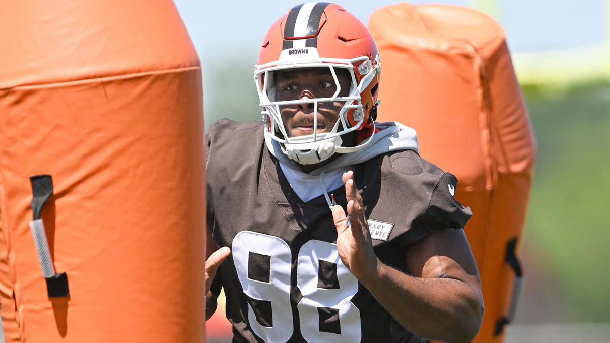 Bears make another trade: Chicago acquires DT Chris Williams from Browns,  swaps late 2025 picks with Cleveland - CBSSports.com