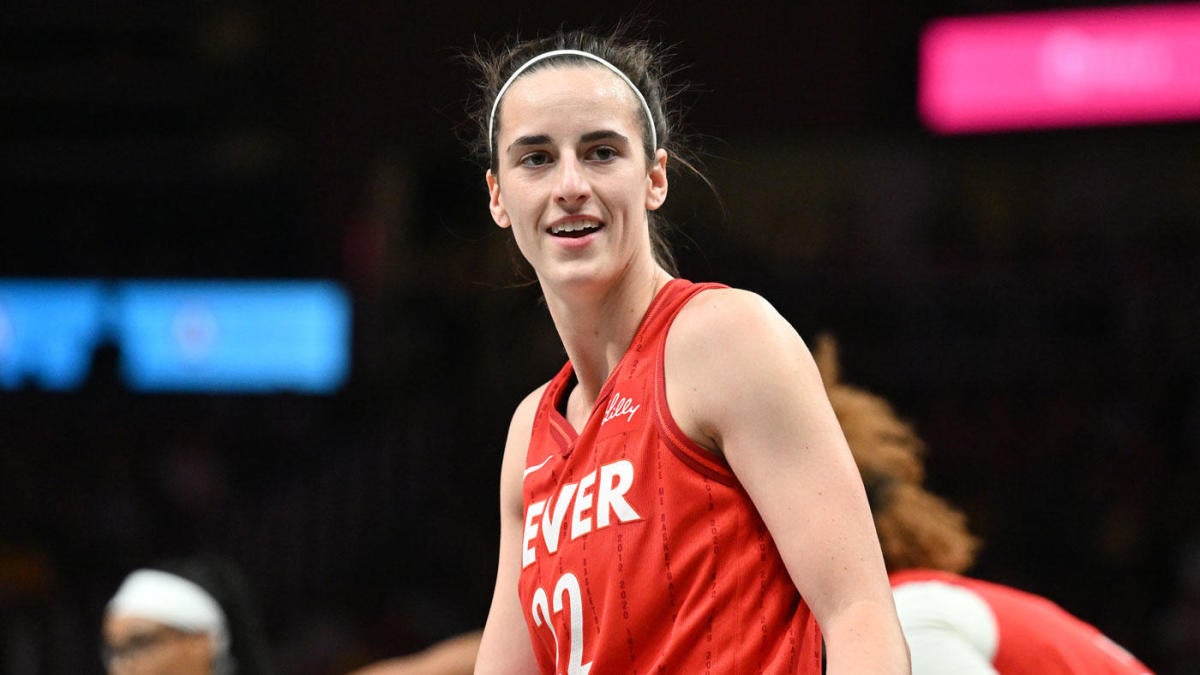 Caitlin Clark breaks another record: Fever star sets single-season mark for  3-pointers made by a rookie - CBSSports.com