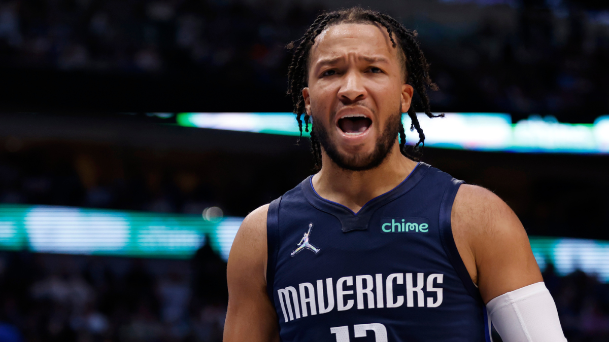 Mark Cuban erzählt Jalen Brunson, dass er im Scoutingbericht der Mavs vor ...