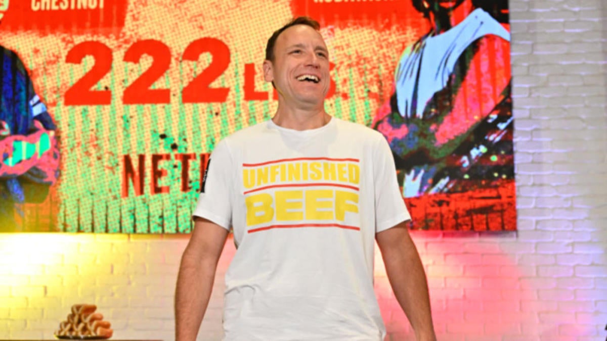 Joey Chestnut devours 83 hot dogs to defeat Takeru Kobayashi in neck-and-neck eating contest